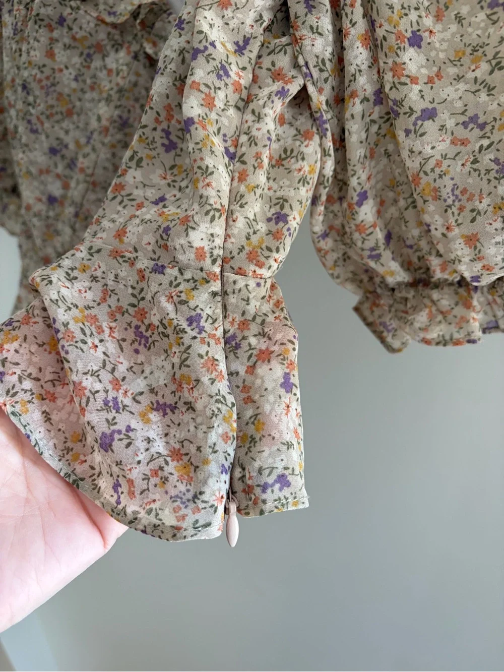 Astr Floral Puff-Sleeve Ruffle Peplum Blouse in Beige Multi